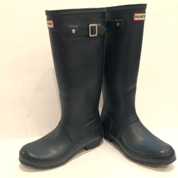 MOVING SALE!! Hunter Original Tall Boots Navy - Size 7 - Picture 4 of 9